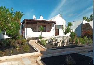 Bungalow for sale in Costa Teguise, Lanzarote. 