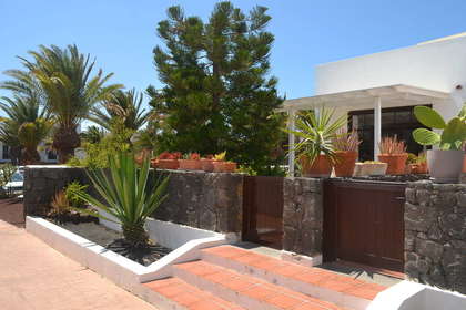 Semi-parcel huse til salg i Puerto Calero, Yaiza, Lanzarote. 